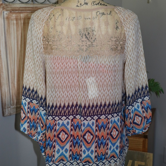 Stylish southwest pattern top with lace back! - Picture 3 of 8